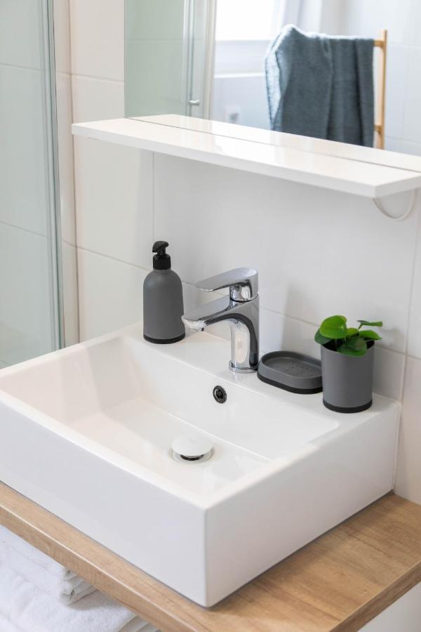 Bright And Modern Apartments In City Center ザグレブ エクステリア 写真