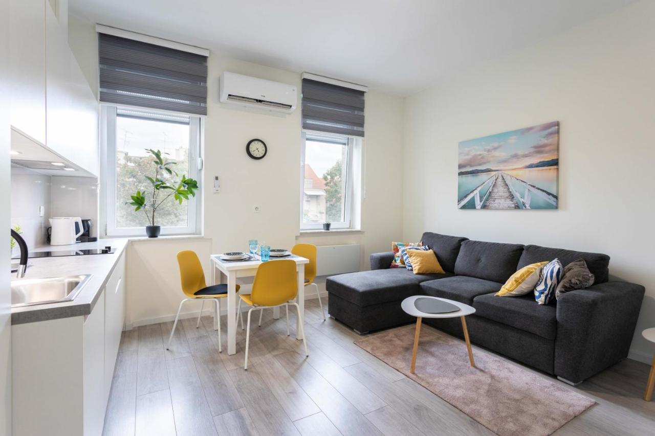 Bright And Modern Apartments In City Center ザグレブ エクステリア 写真