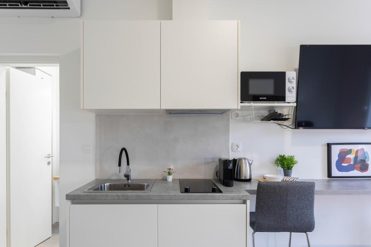 Bright And Modern Apartments In City Center ザグレブ エクステリア 写真