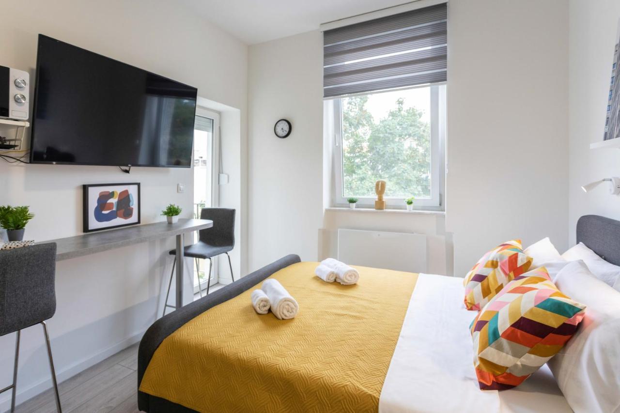 Bright And Modern Apartments In City Center ザグレブ エクステリア 写真