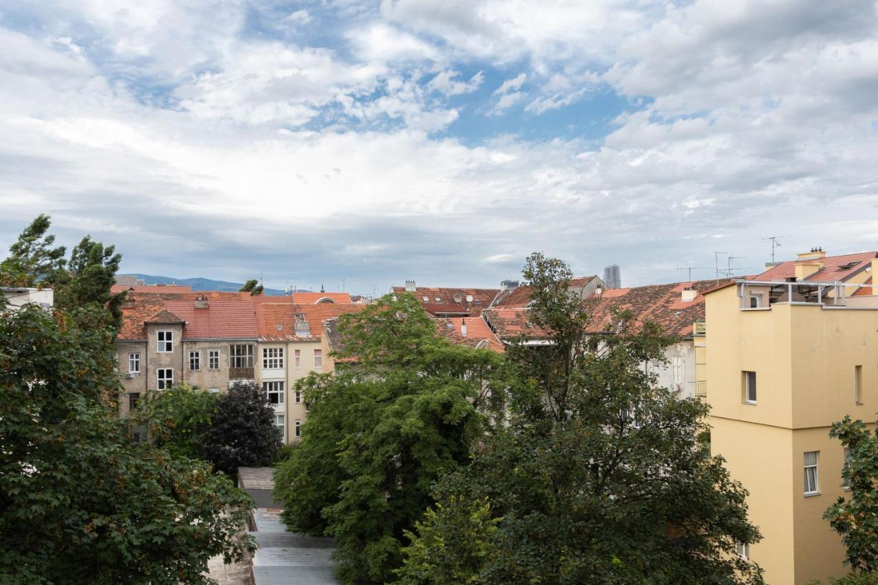 Bright And Modern Apartments In City Center ザグレブ エクステリア 写真
