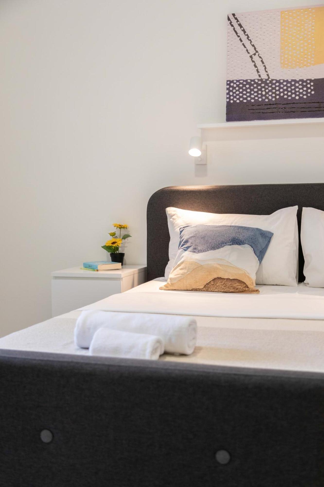 Bright And Modern Apartments In City Center ザグレブ エクステリア 写真