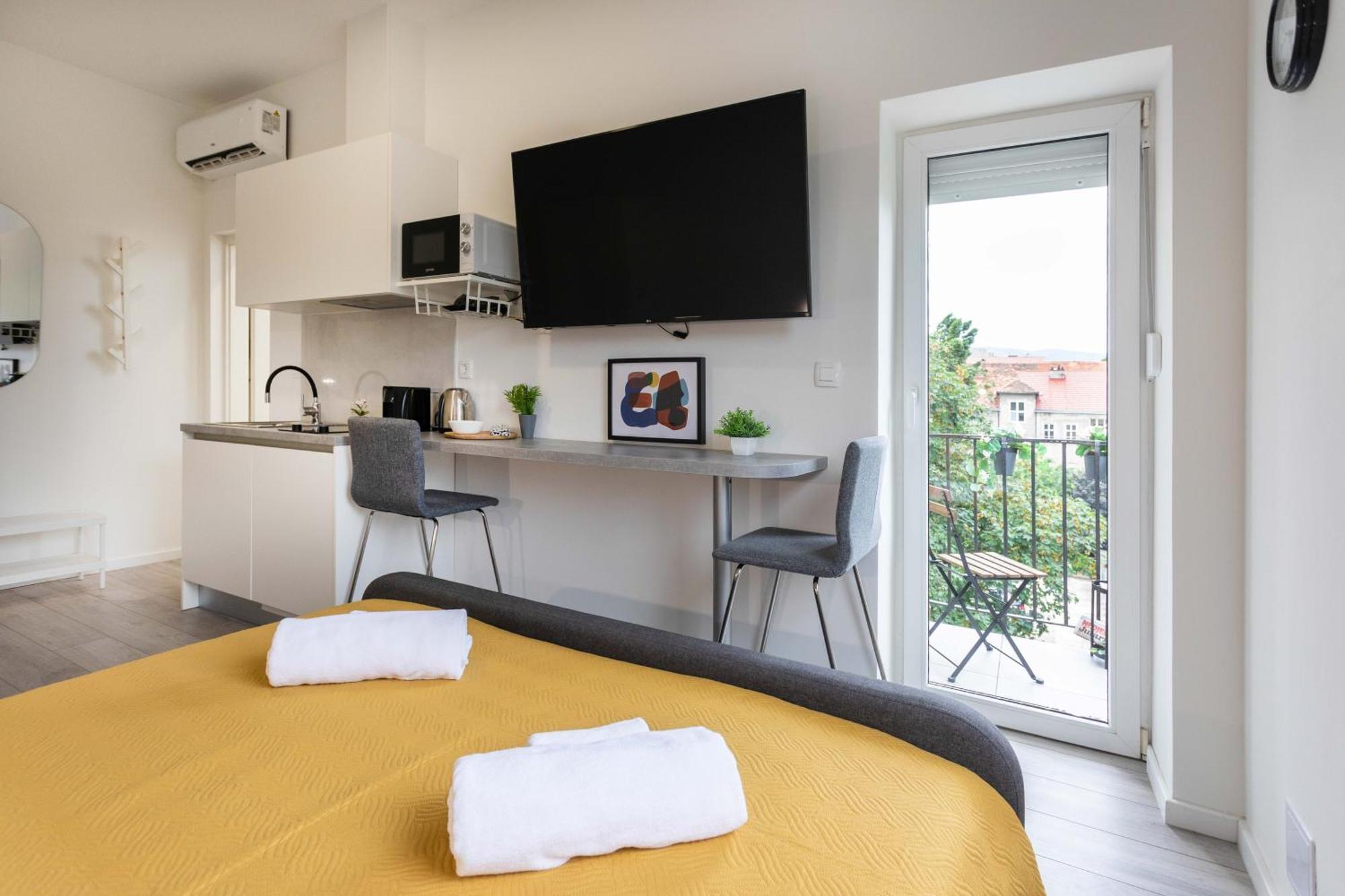 Bright And Modern Apartments In City Center ザグレブ エクステリア 写真